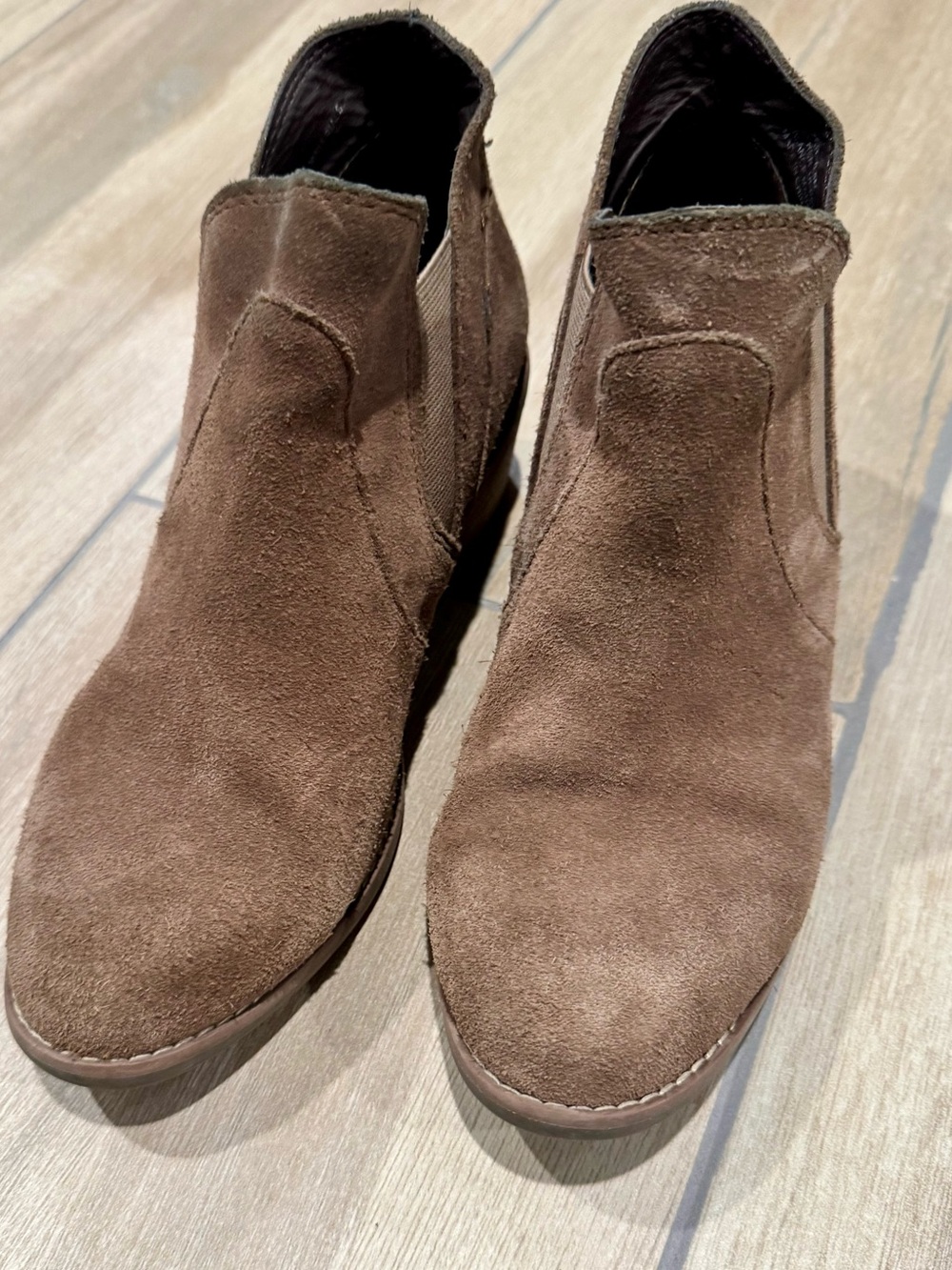 Me Too Zasper Brown Suede Leather Slip-On Ankle Boots Size 6.5M